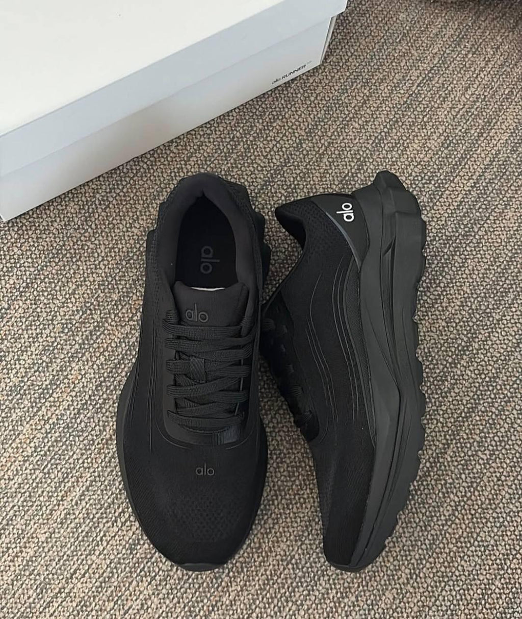 ALO yoga runner all black